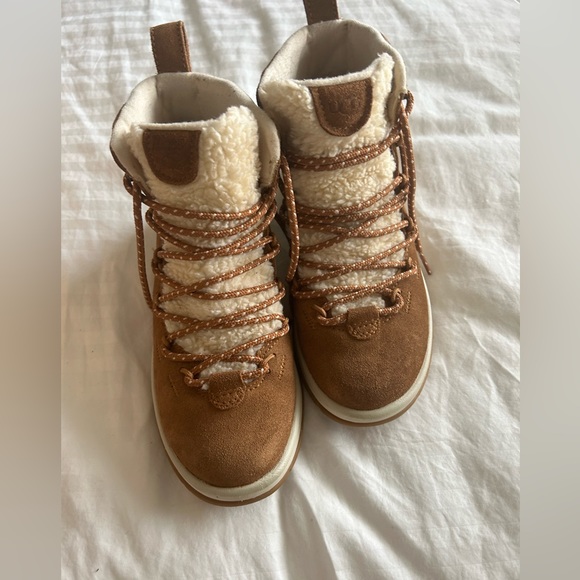 PRE-LOVED UGG Winter boots - Picture 1 of 7